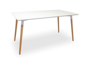 Mesa 135 con patas de Madera maciza lustrada y tapa de Madera laqueada